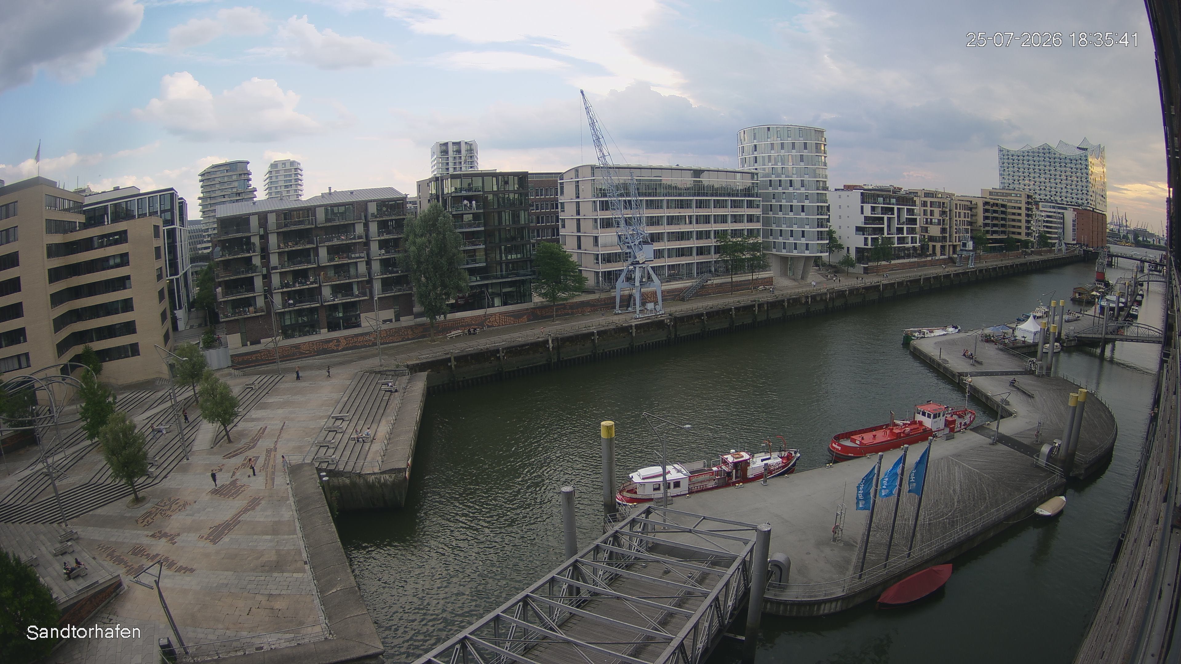 Archiv Foto Webcam Hamburg: HafenCity und Elbphilharmonie