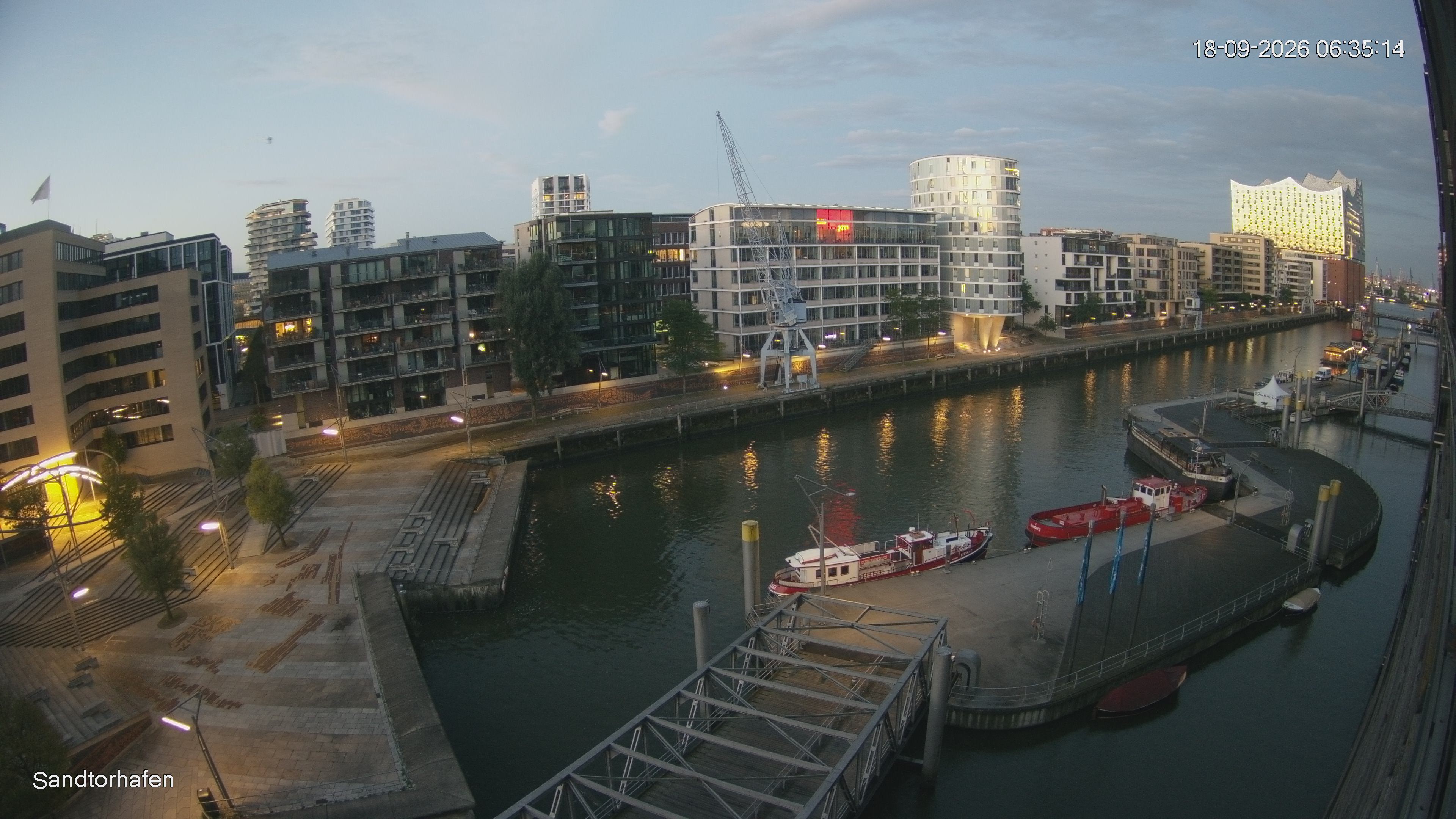 Archiv Foto Webcam Hamburg: HafenCity und Elbphilharmonie