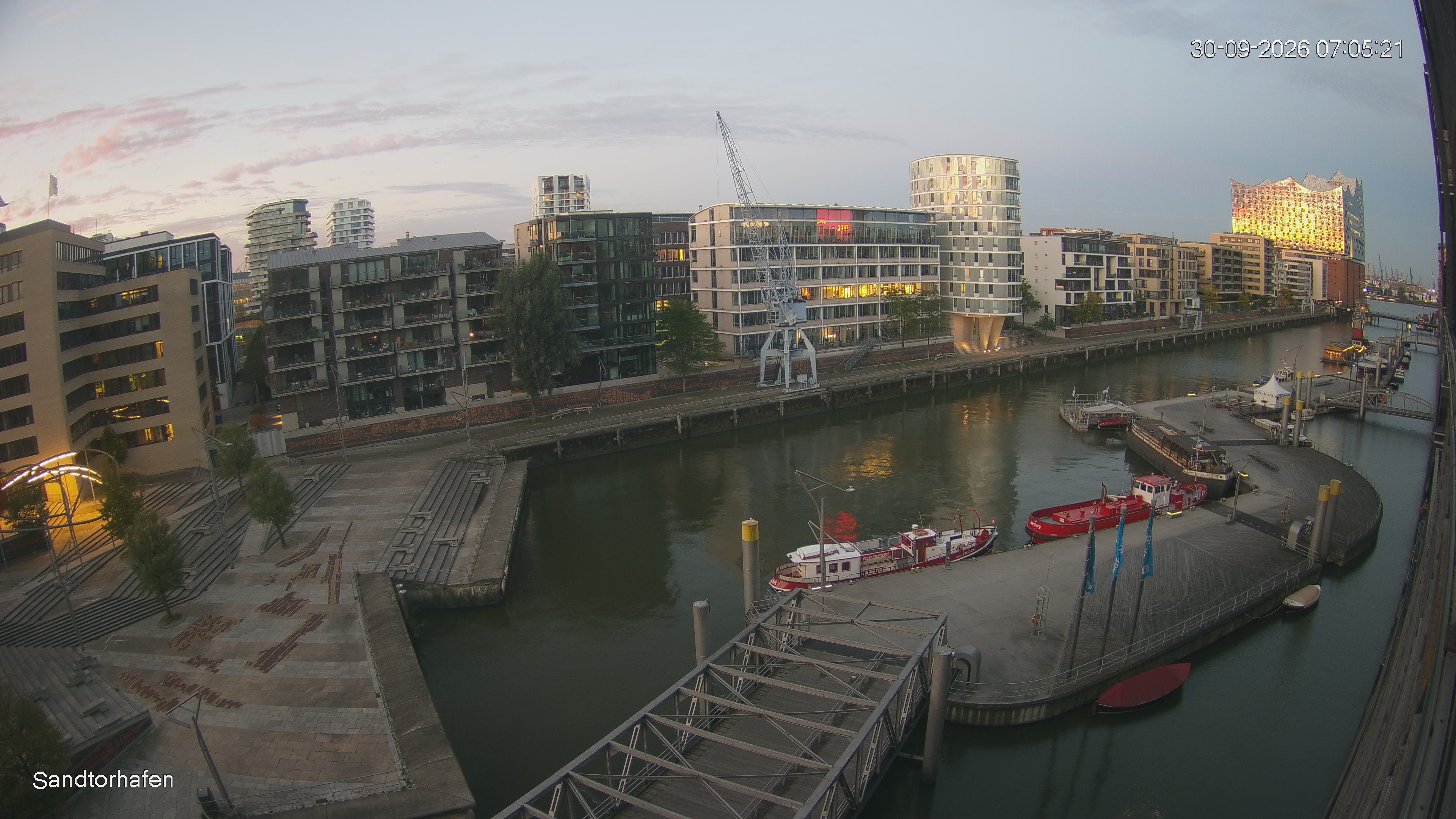 Archiv Foto Webcam Hamburg: HafenCity und Elbphilharmonie