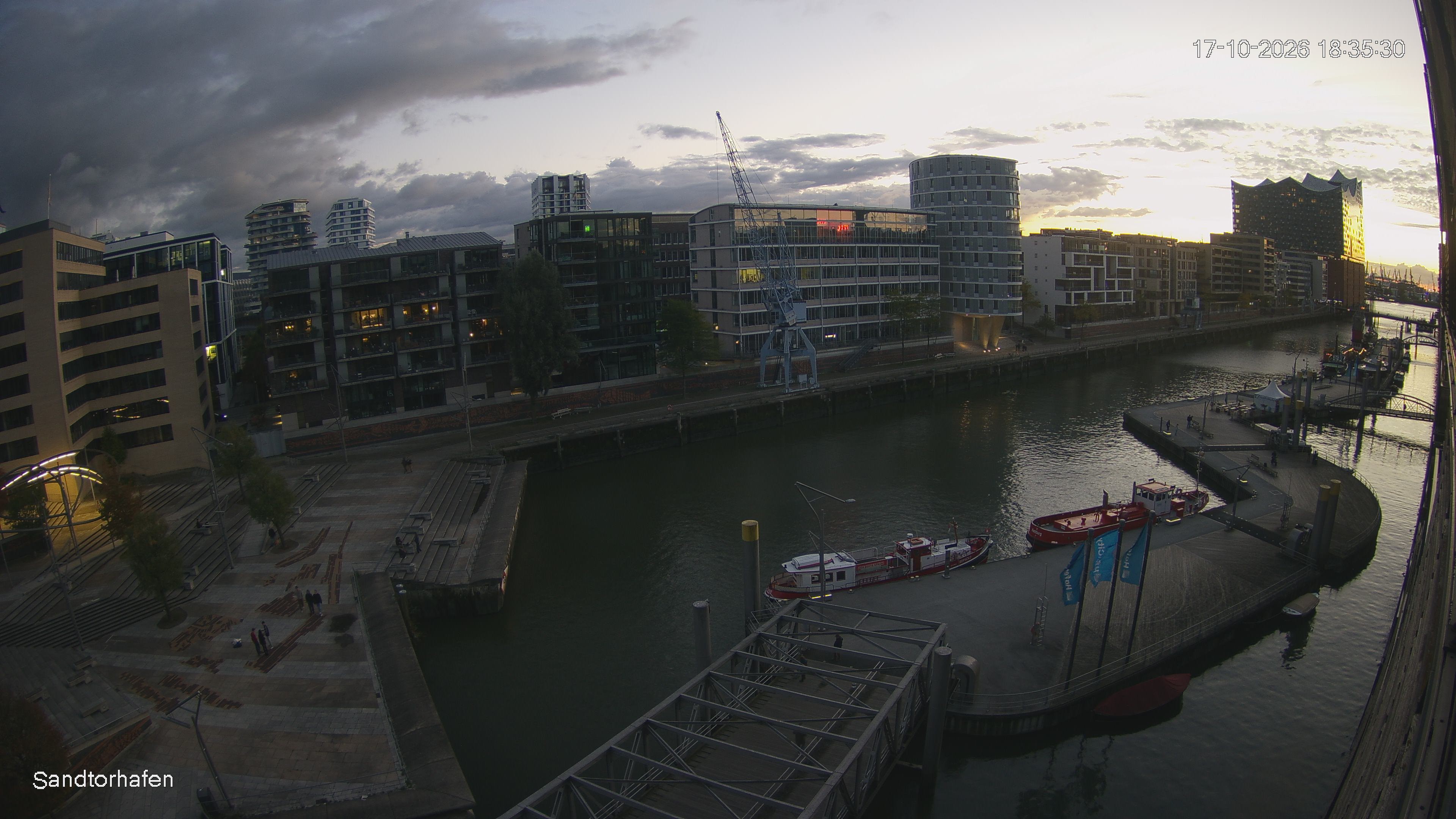 Archiv Foto Webcam Hamburg: HafenCity und Elbphilharmonie