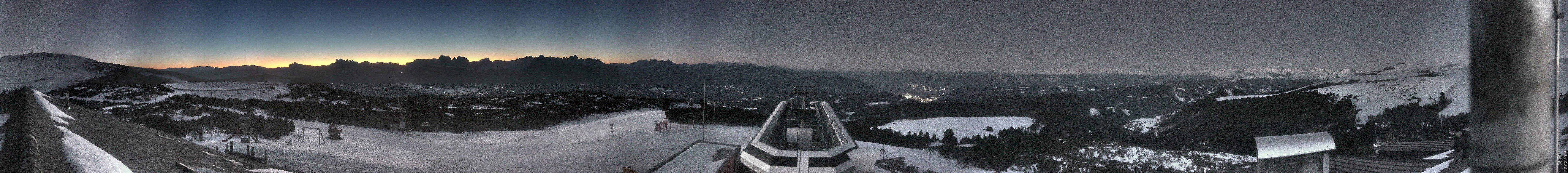 Archived image Webcam View over South Tyrol from the Schwarzseespitze