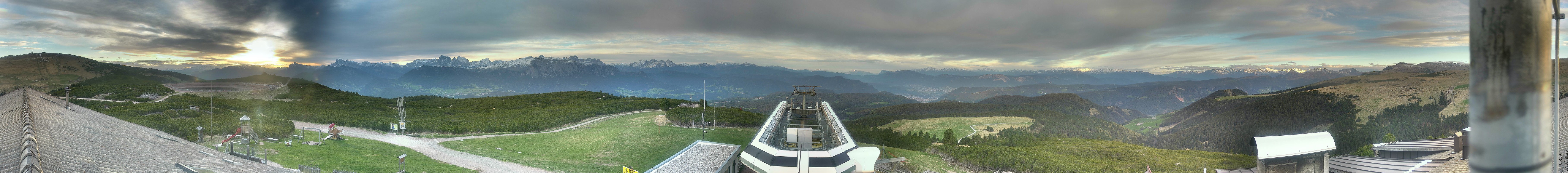 Archived image Webcam View over South Tyrol from the Schwarzseespitze