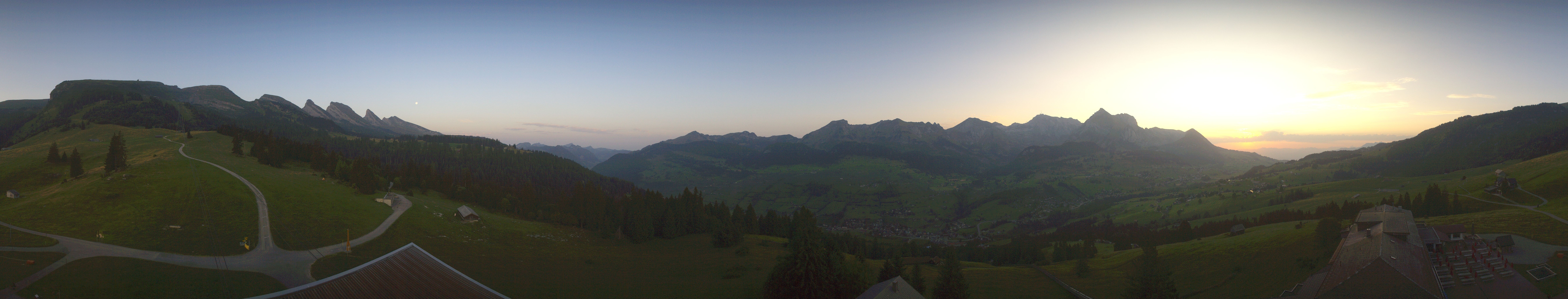 Archived image Webcam Chäserrugg Iltios Mountain Hut: Panorama View