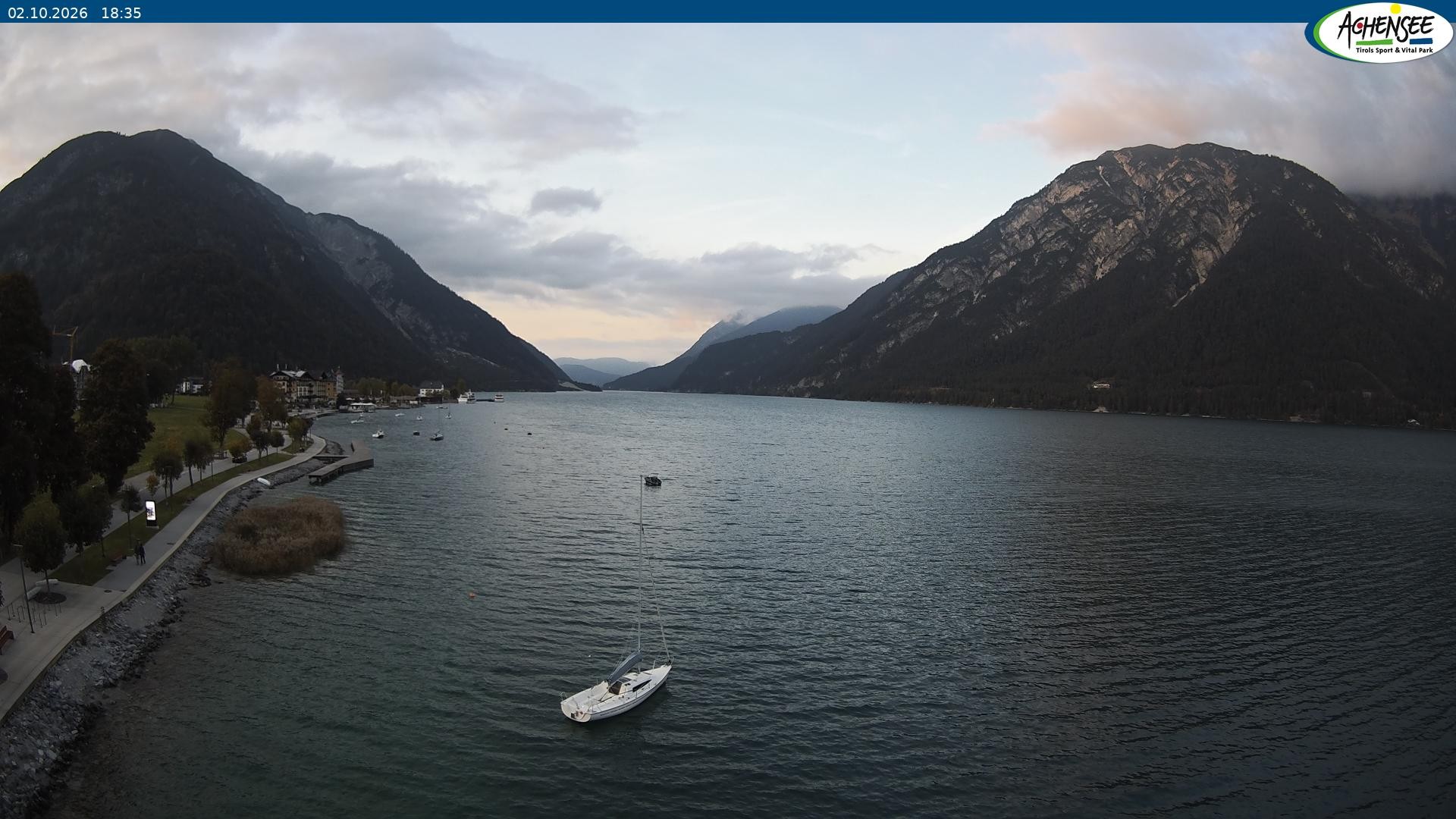 Archived image Webcam Pertisau at Achensee, footbridge