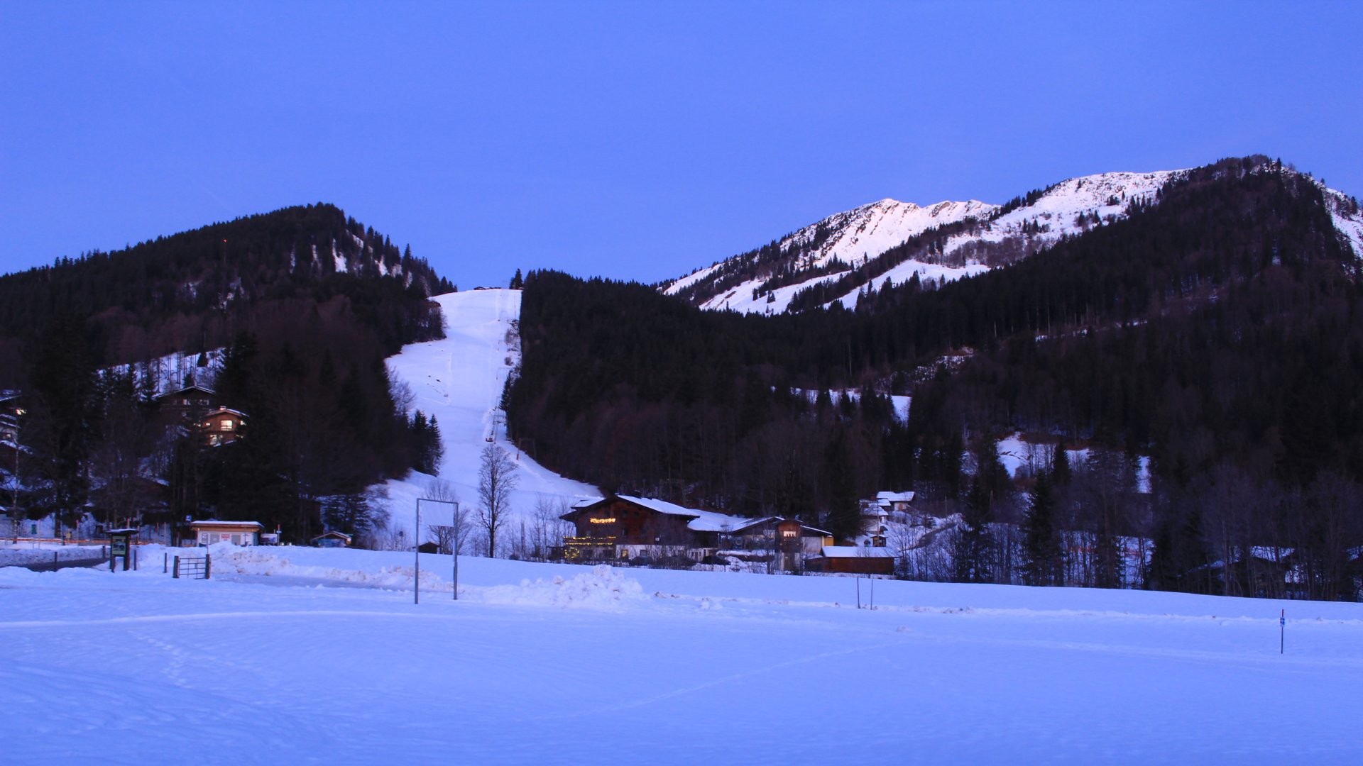 Archived image Webcam Unken: Heutal Mountain