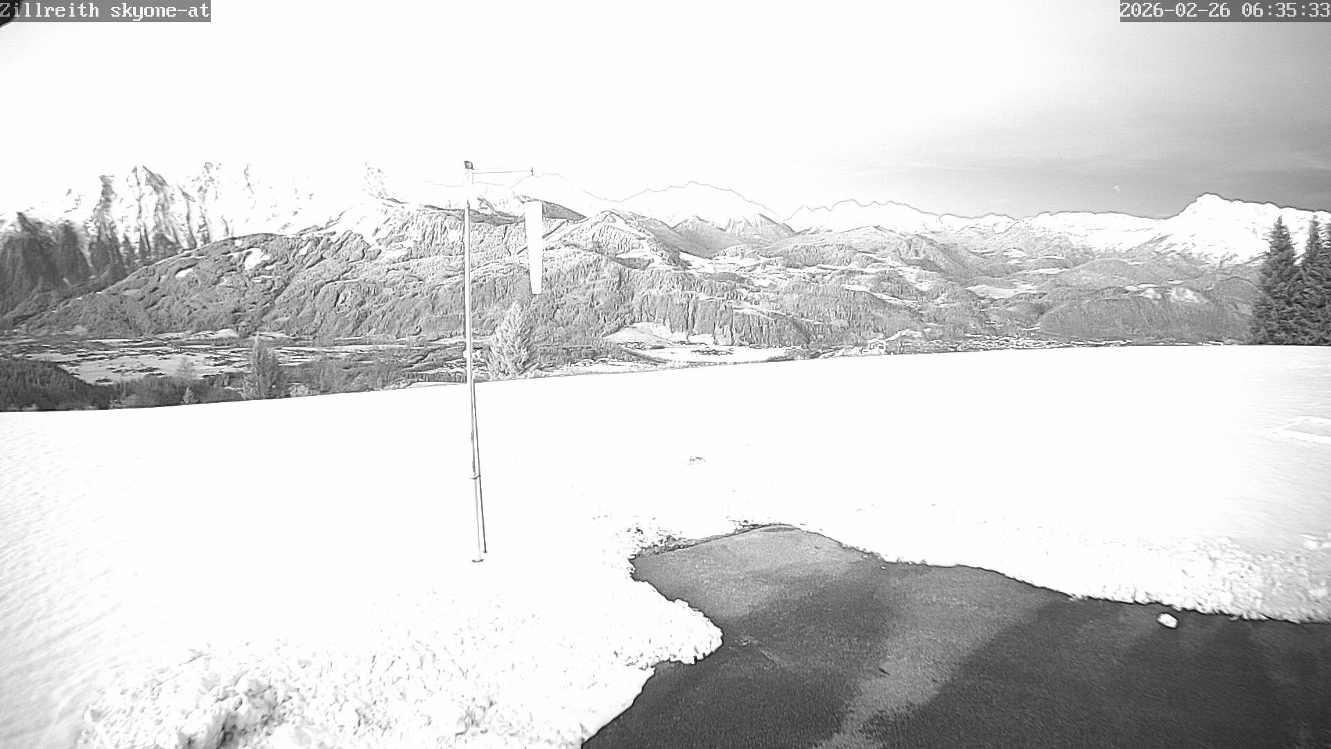 Archived image Webcam Pub Zillreith in Adnet