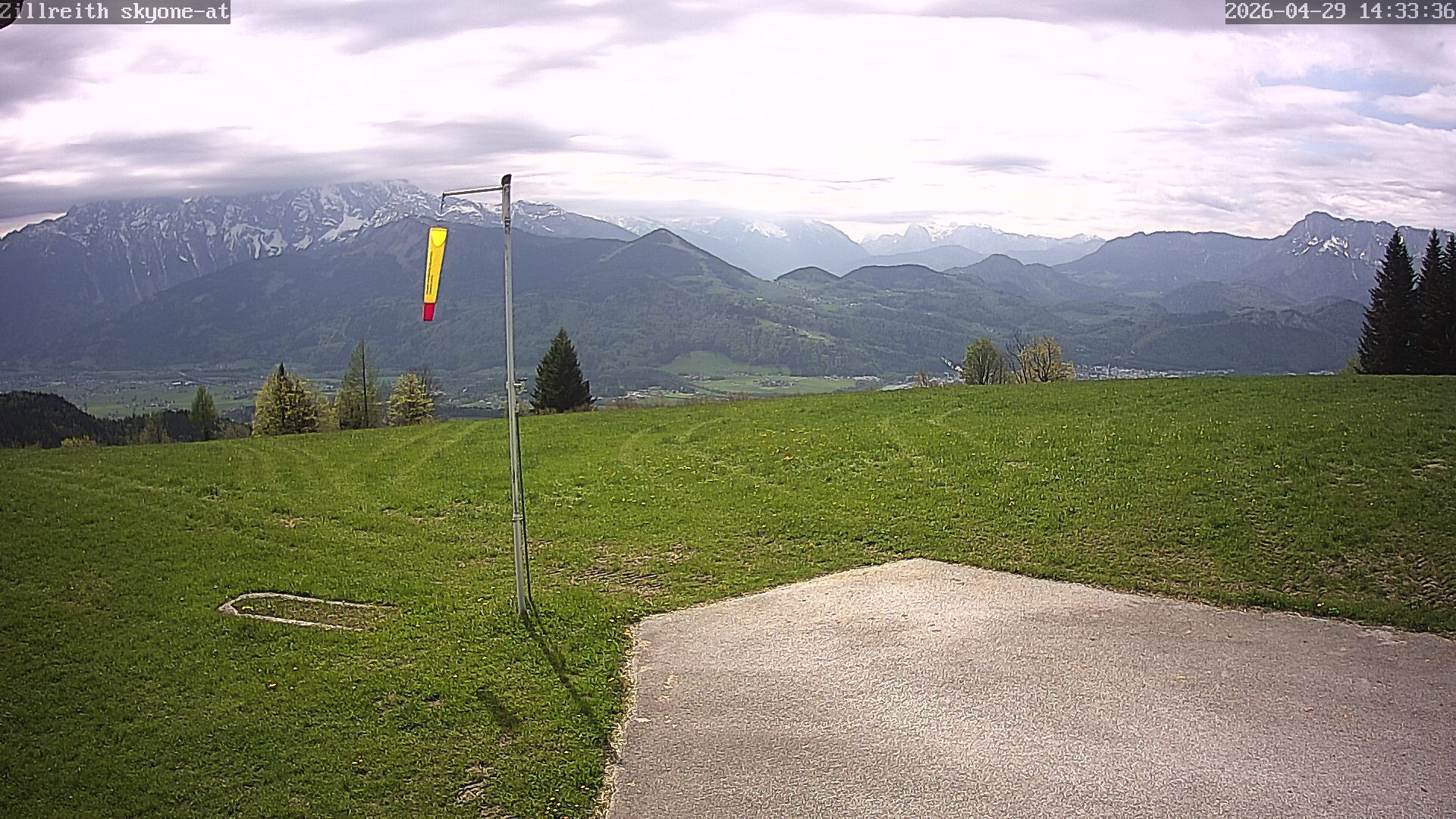 Archived image Webcam Pub Zillreith in Adnet