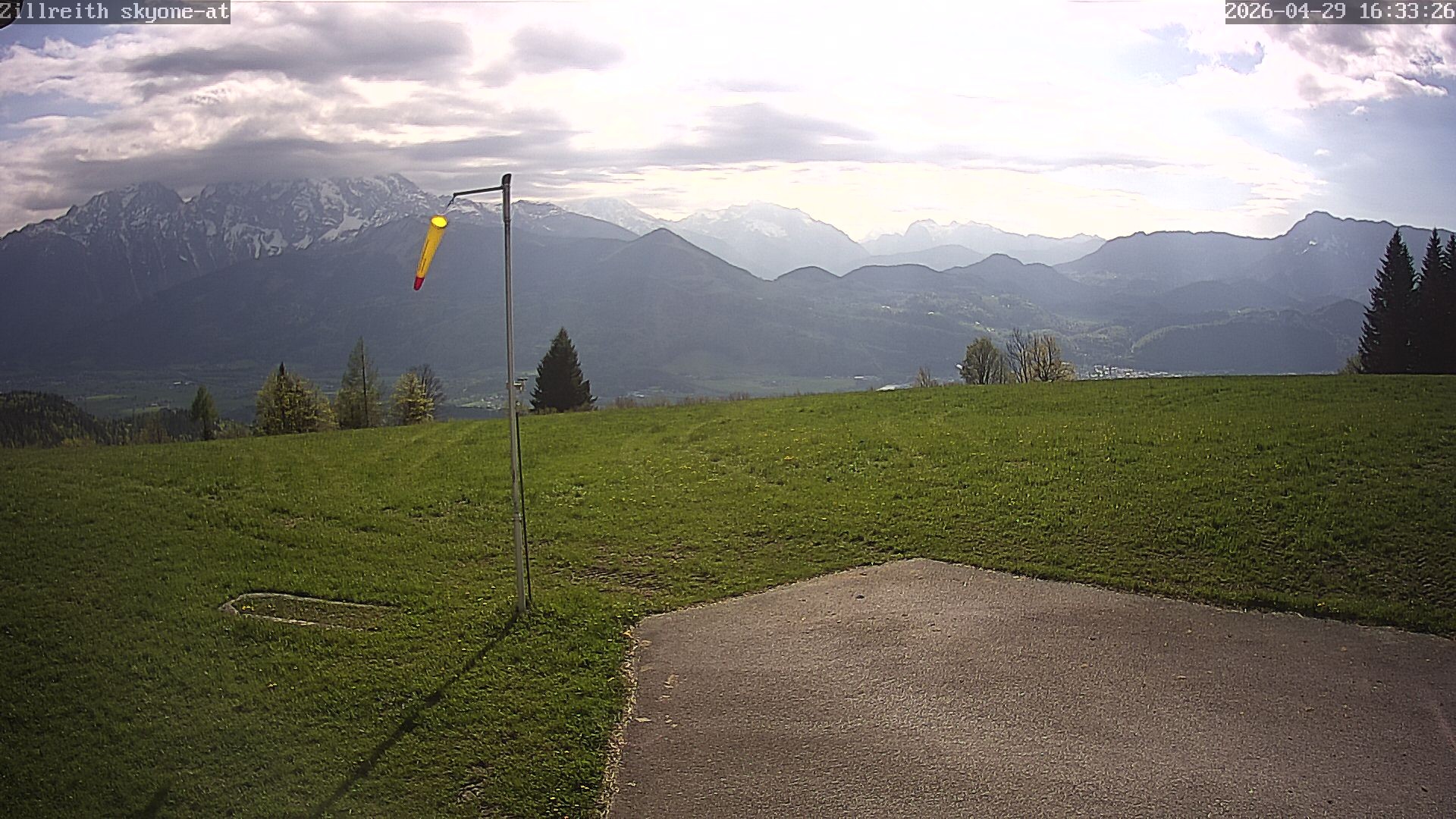 Archived image Webcam Pub Zillreith in Adnet