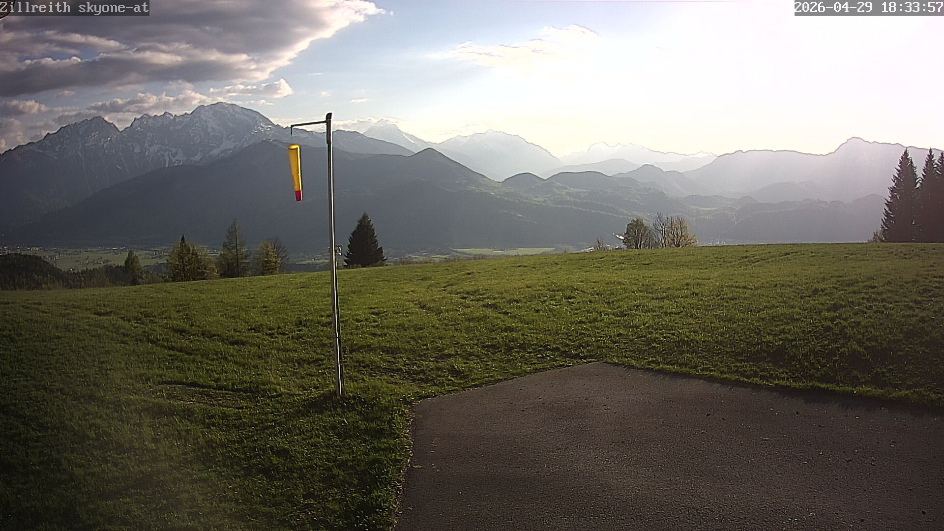 Archived image Webcam Pub Zillreith in Adnet