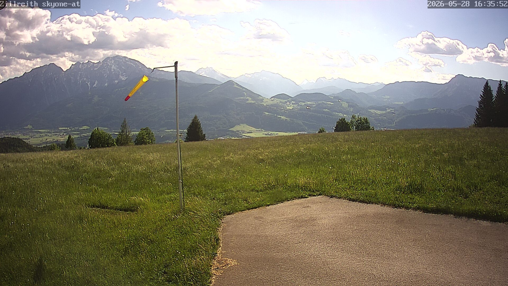 Archived image Webcam Pub Zillreith in Adnet