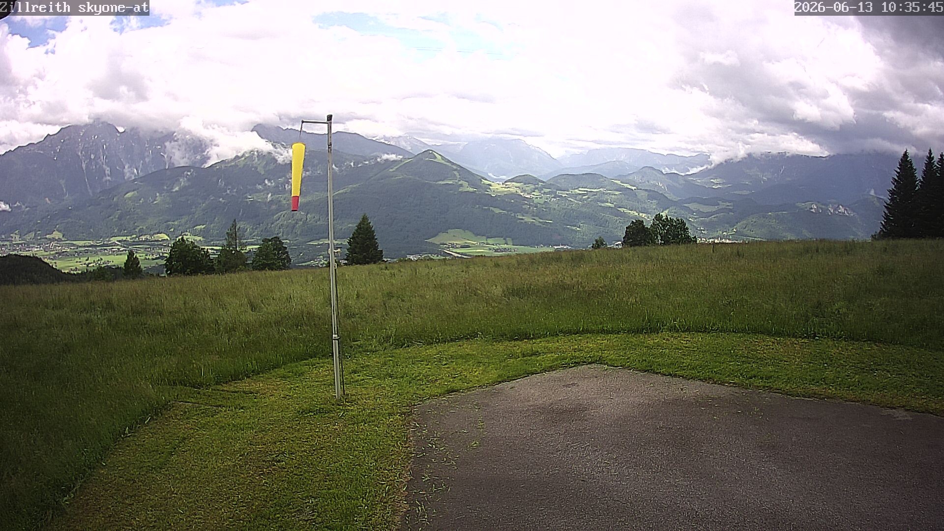 Archived image Webcam Pub Zillreith in Adnet