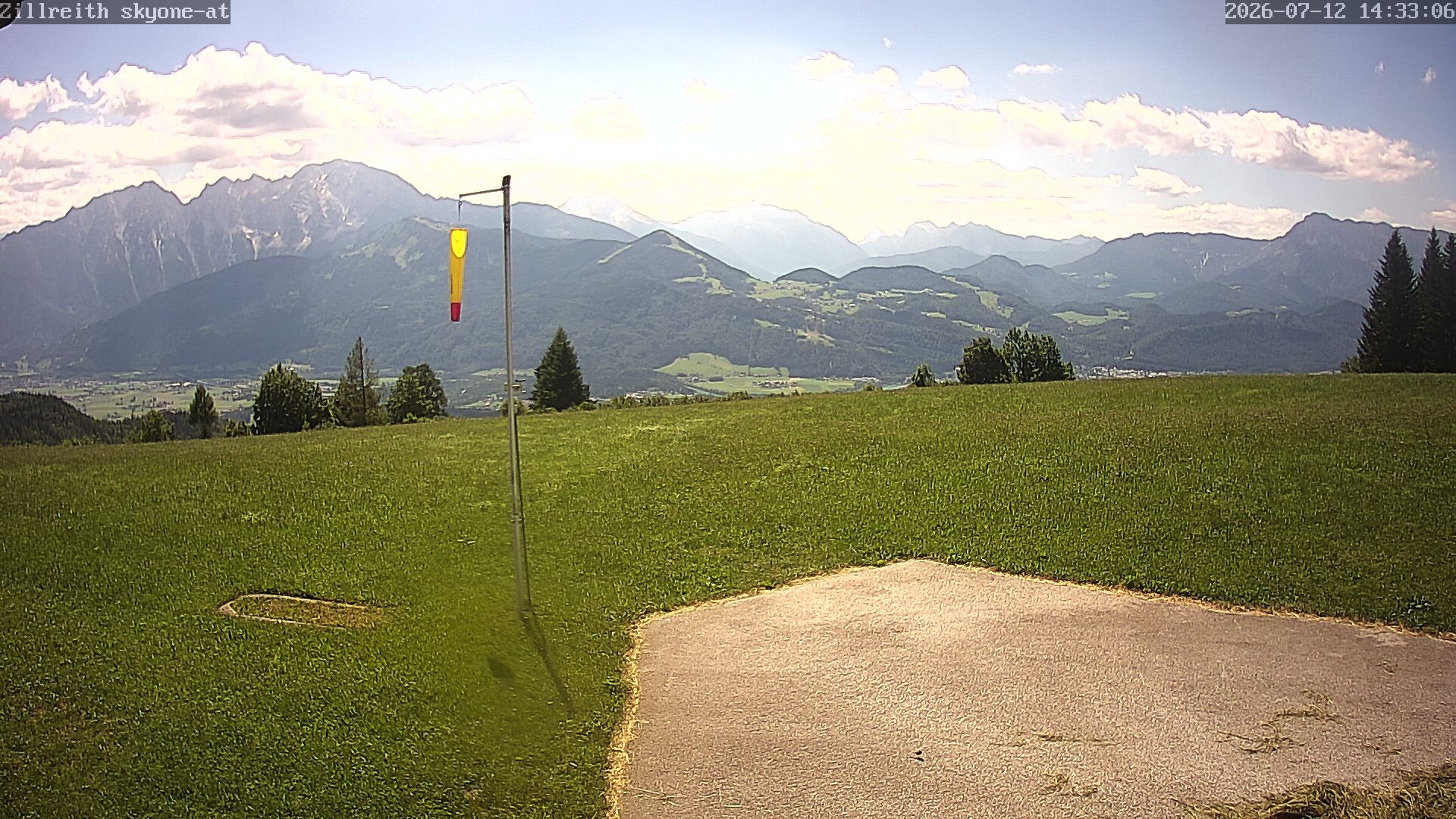 Archived image Webcam Pub Zillreith in Adnet