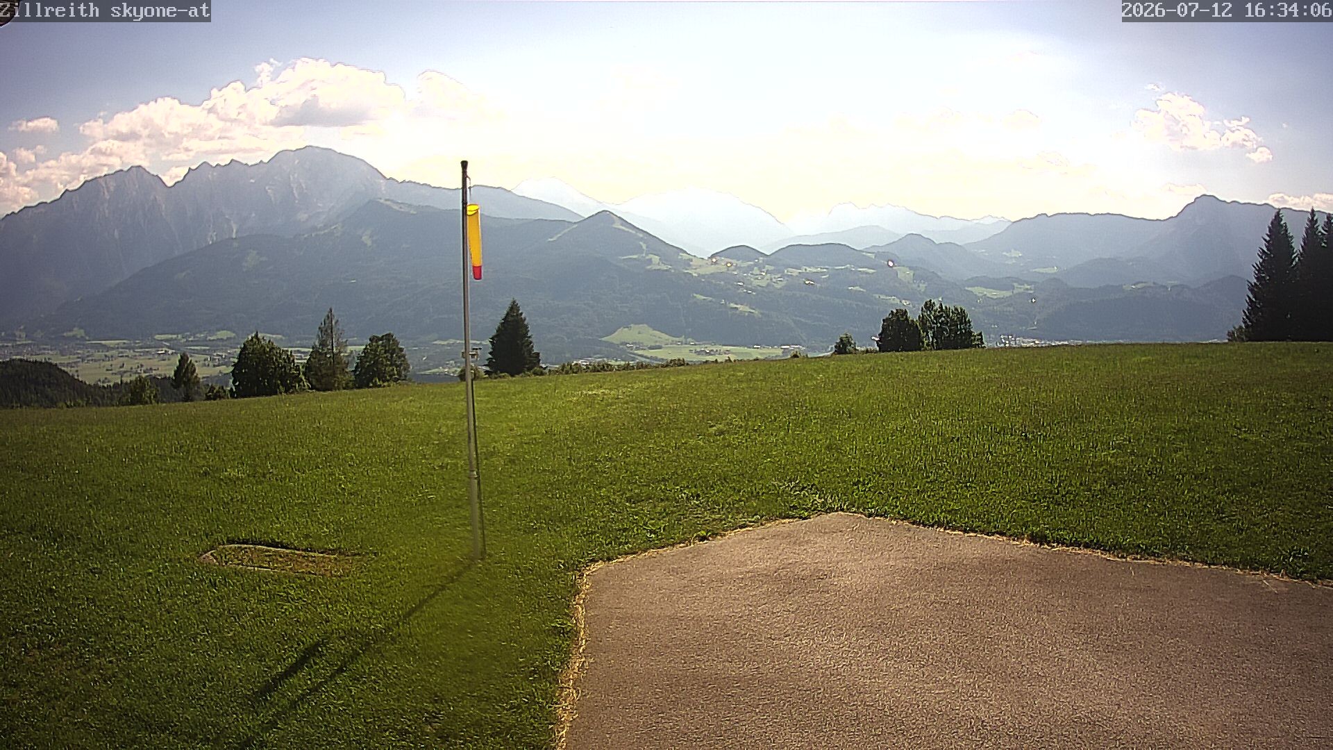 Archived image Webcam Pub Zillreith in Adnet