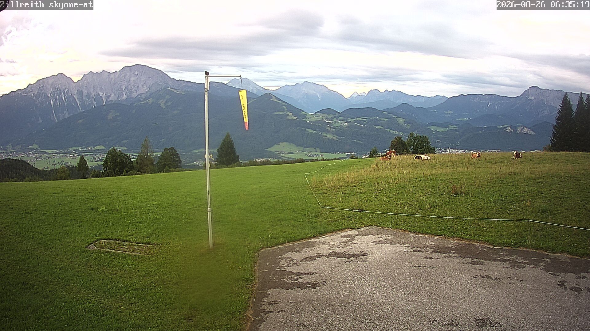 Archived image Webcam Pub Zillreith in Adnet