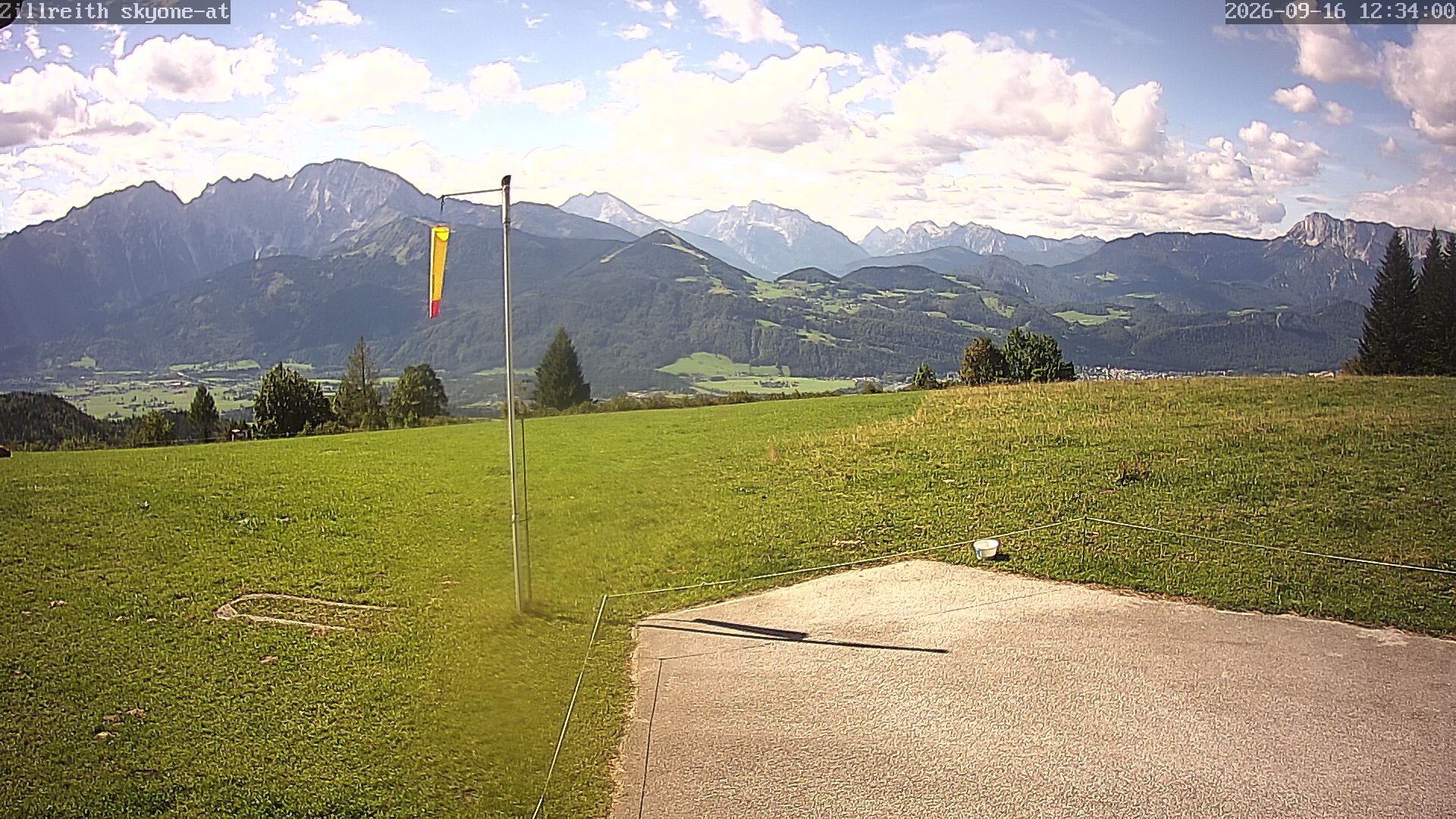 Archived image Webcam Pub Zillreith in Adnet