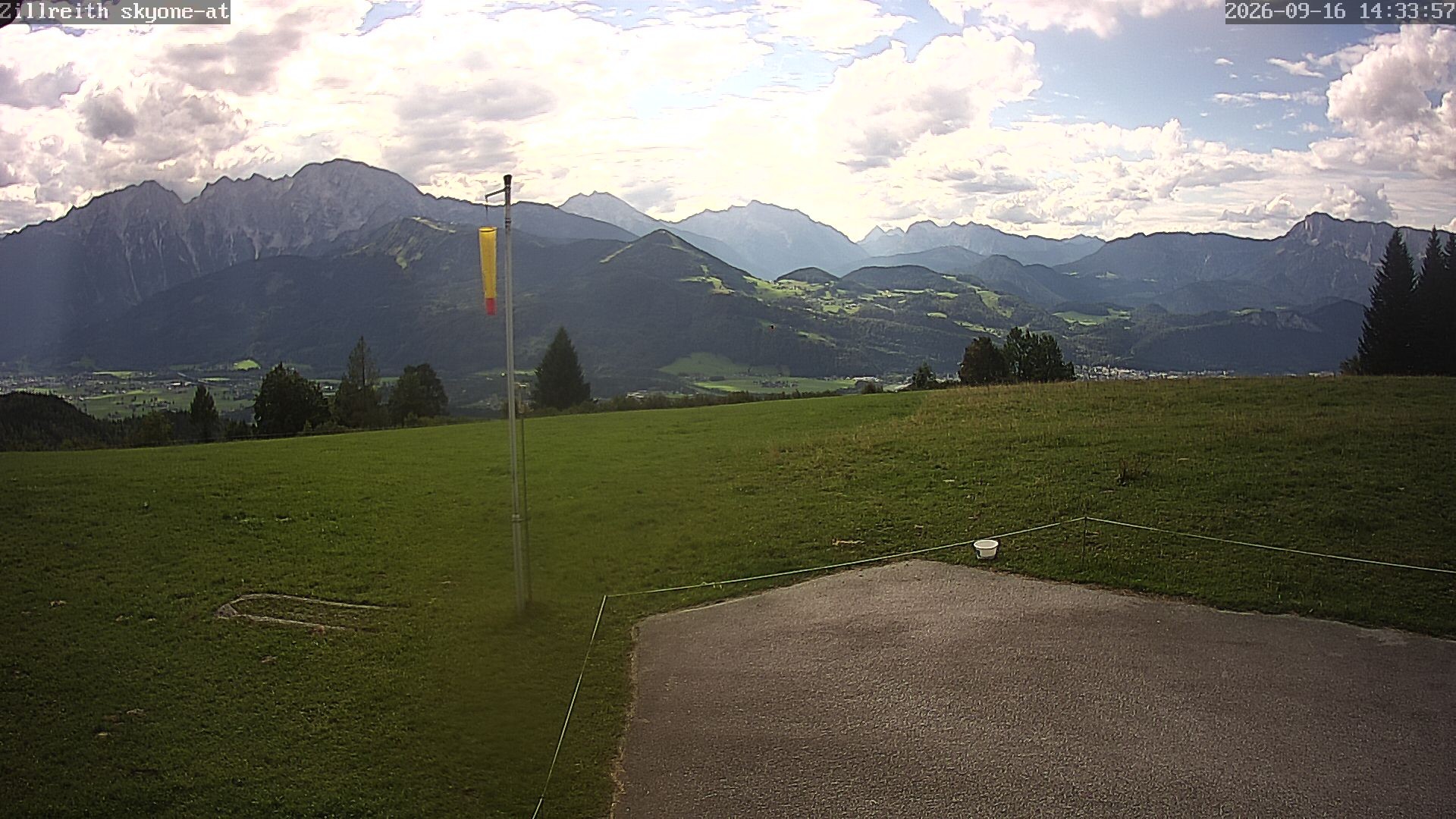 Archived image Webcam Pub Zillreith in Adnet