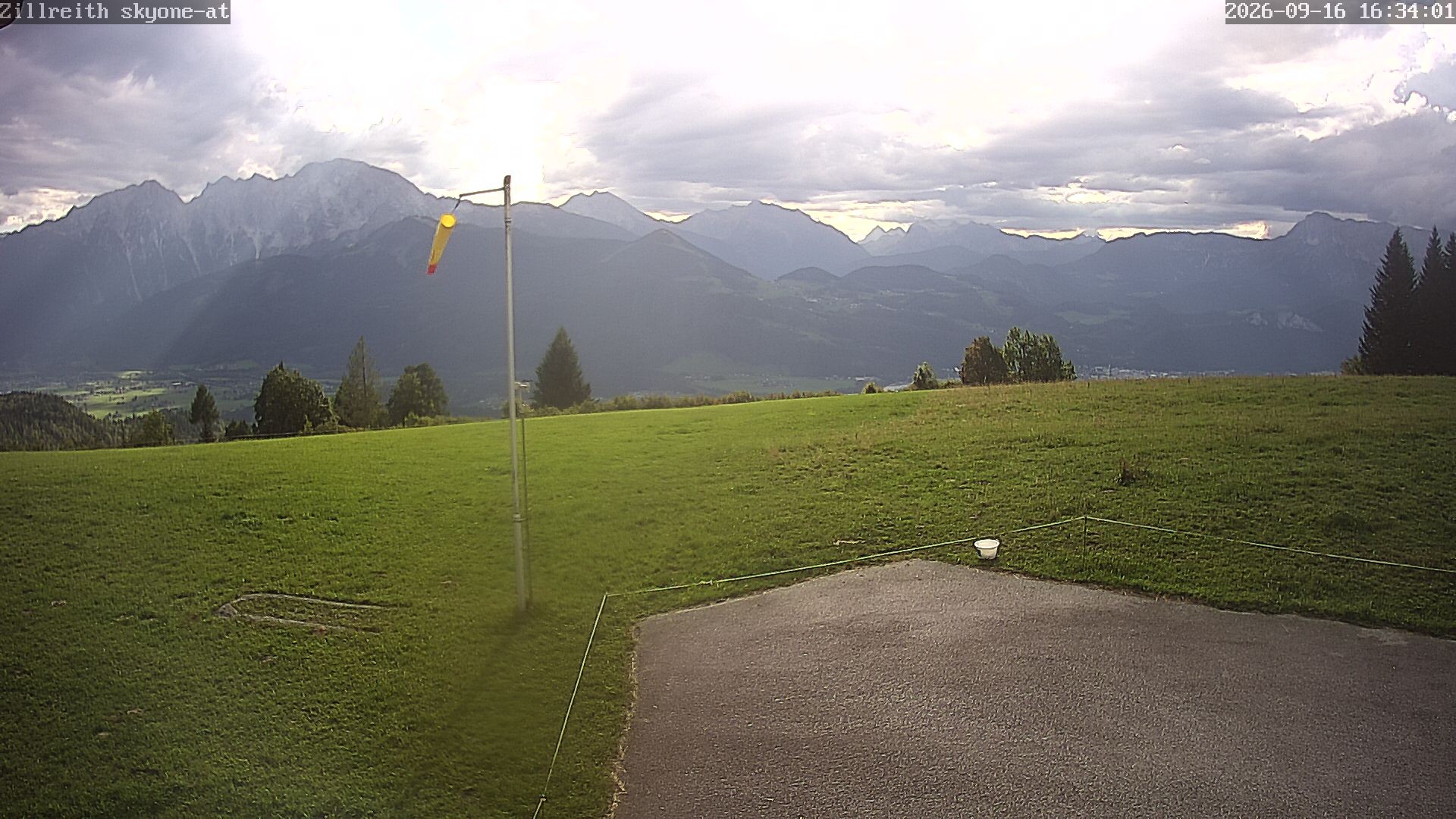 Archived image Webcam Pub Zillreith in Adnet