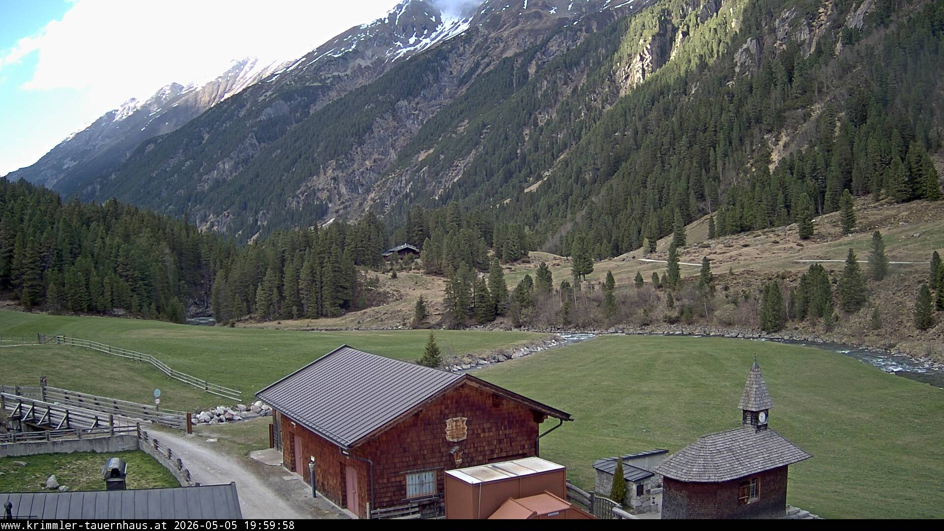 Archived image Krimmler Tauernhaus Mountain Hut - Webcam South