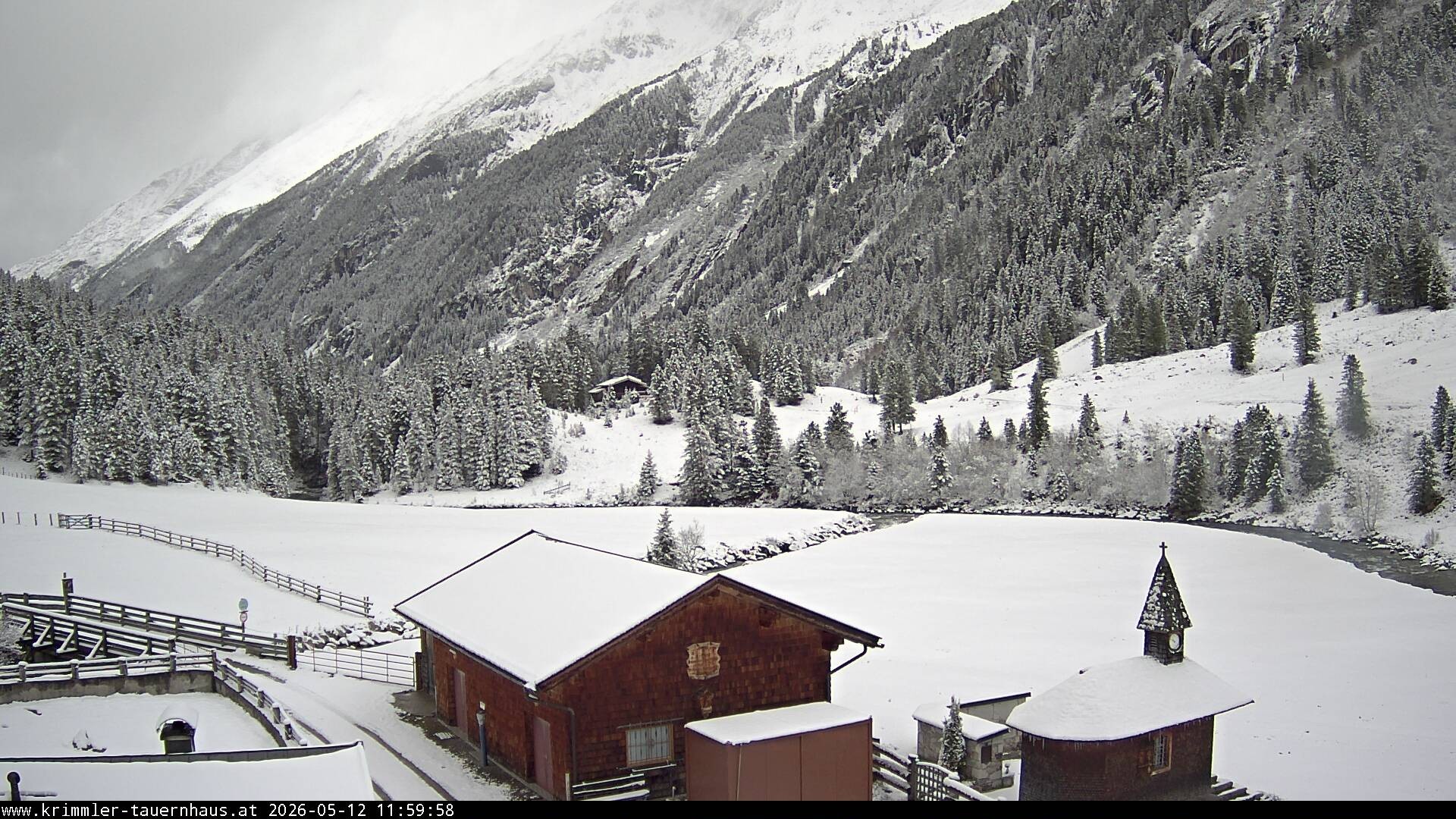 Archived image Krimmler Tauernhaus Mountain Hut - Webcam South