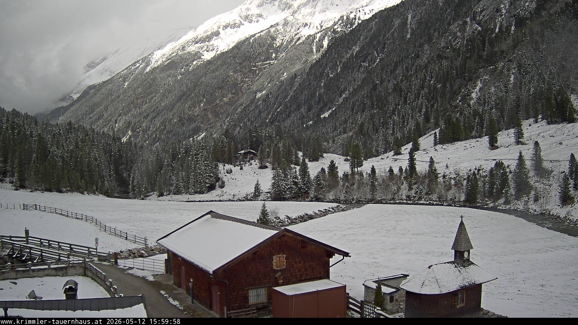 Archived image Krimmler Tauernhaus Mountain Hut - Webcam South