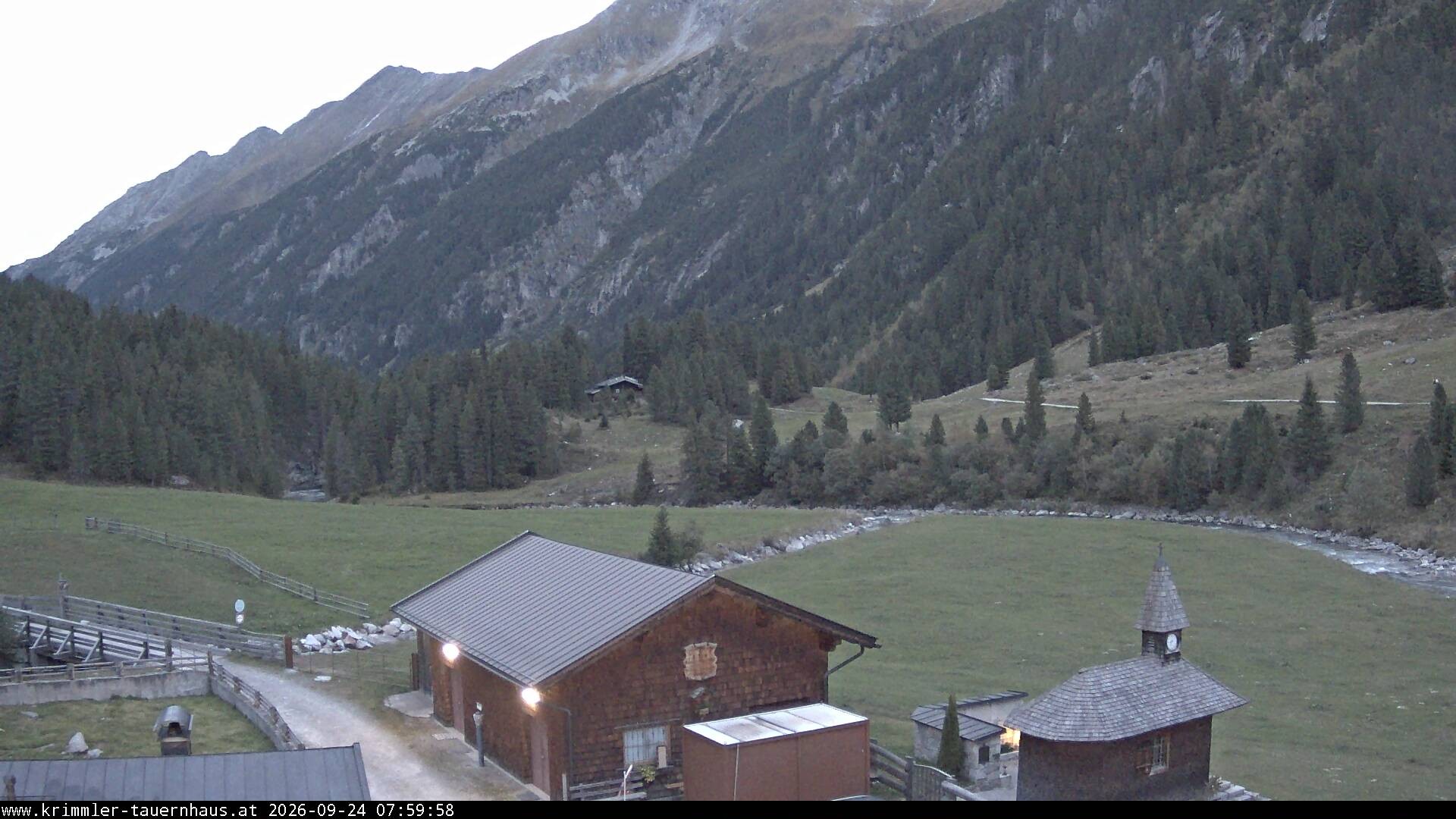 Archived image Krimmler Tauernhaus Mountain Hut - Webcam South