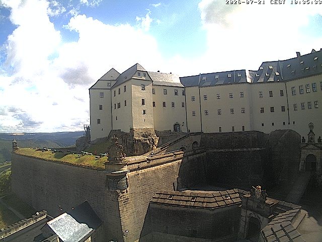 Archived image Webcam Fort Koenigstein entrance area