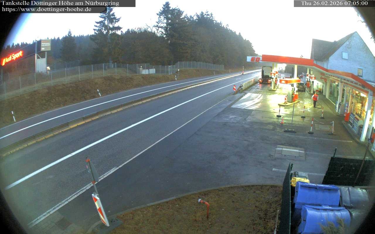 Archived image Webcam Gas station "Döttinger Höhe"