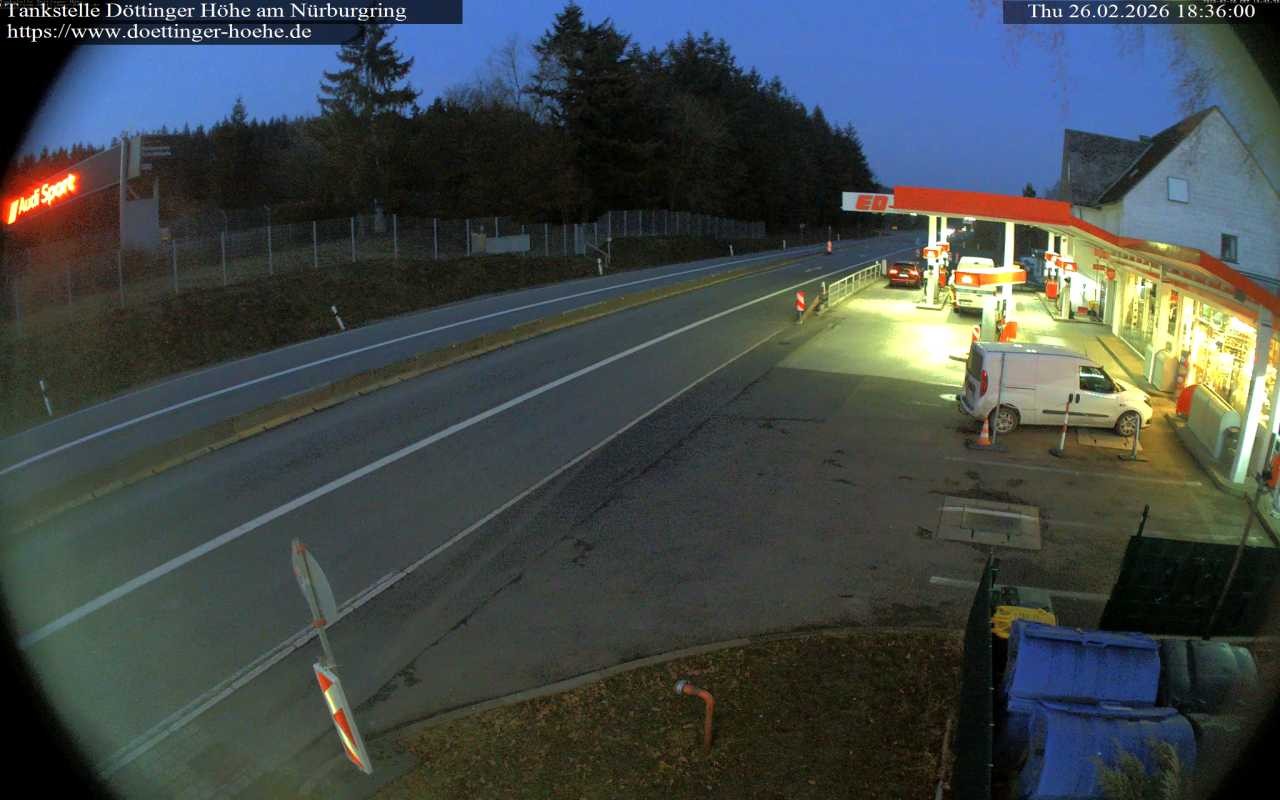 Archived image Webcam Gas station "Döttinger Höhe"