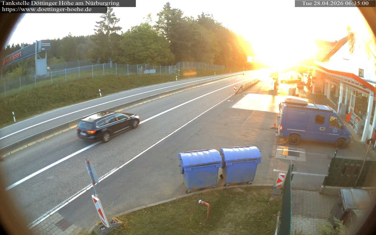 Archived image Webcam Gas station "Döttinger Höhe"