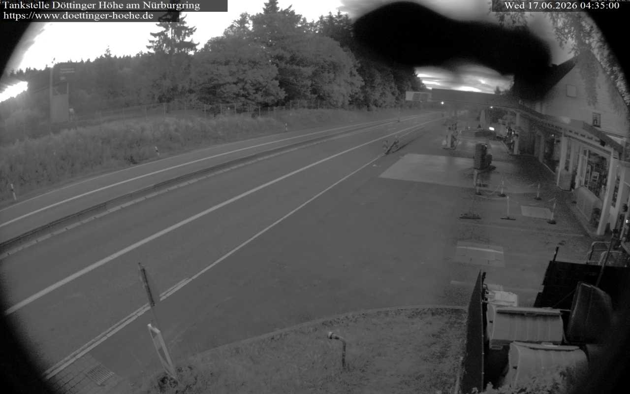 Archived image Webcam Gas station "Döttinger Höhe"