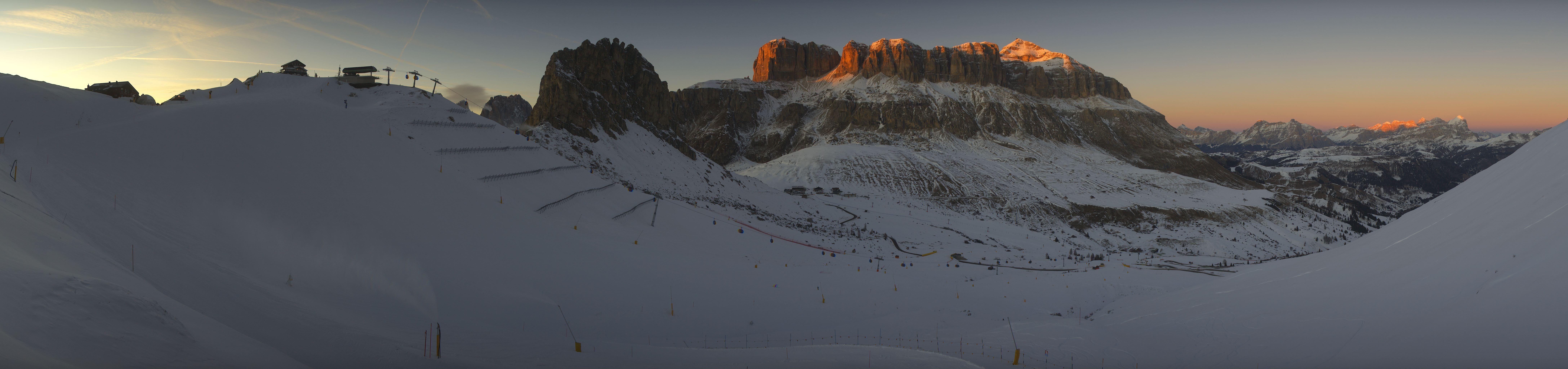 Archiv Foto Webcam Fassatal Panorama - Pordoi Pass