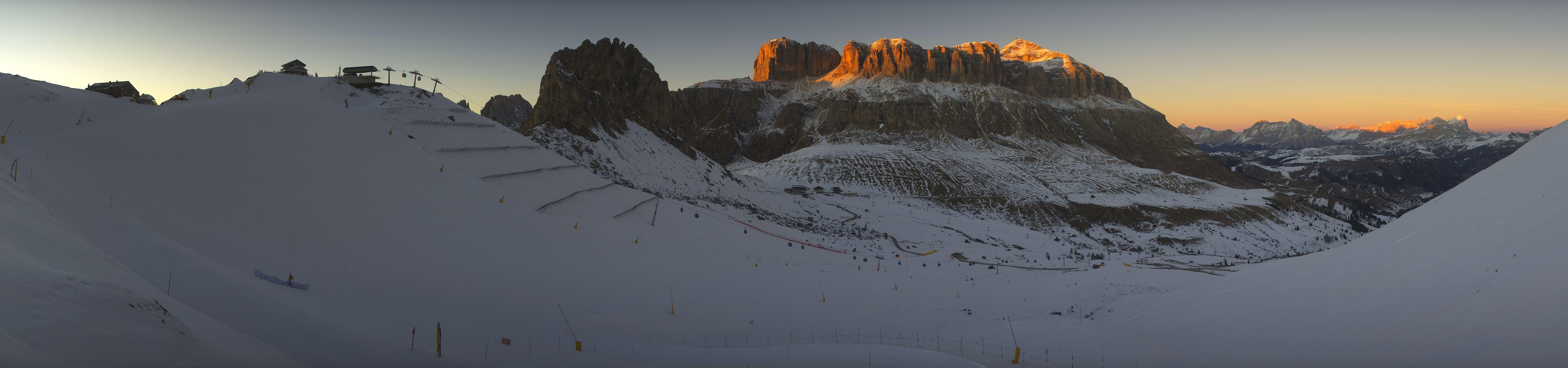 Archiv Foto Webcam Fassatal Panorama - Pordoi Pass