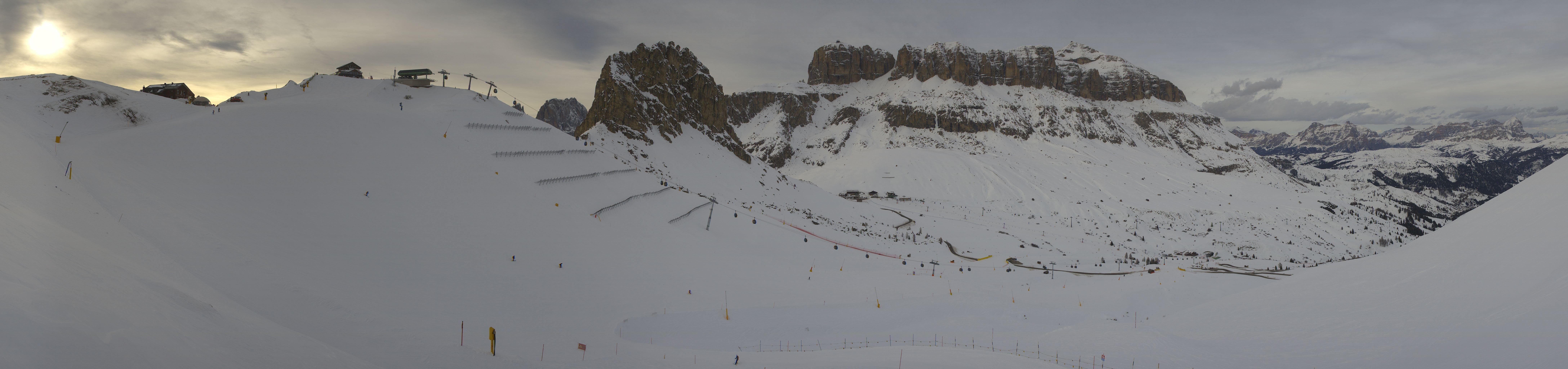 Archiv Foto Webcam Fassatal Panorama - Pordoi Pass