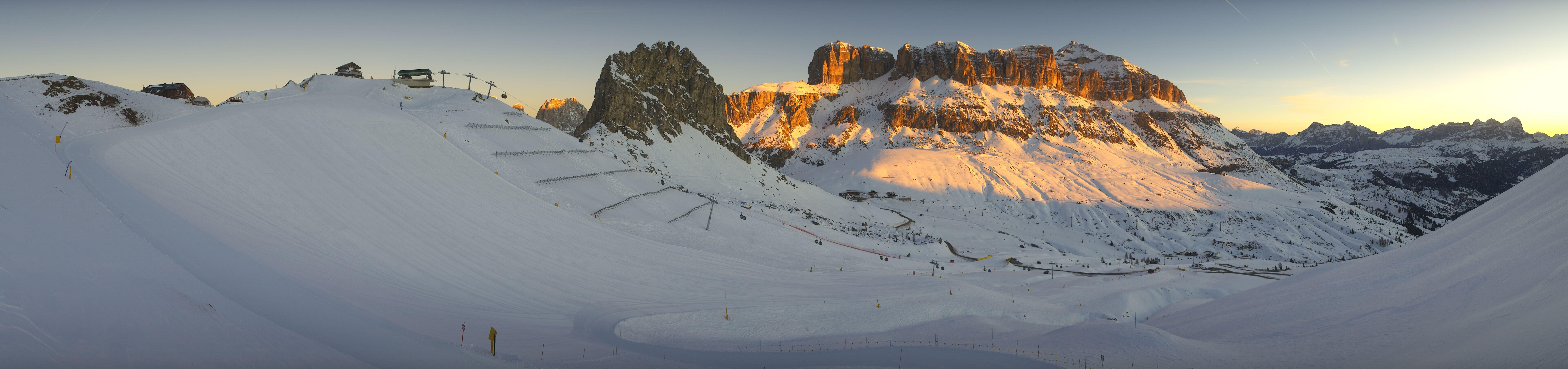 Archiv Foto Webcam Fassatal Panorama - Pordoi Pass