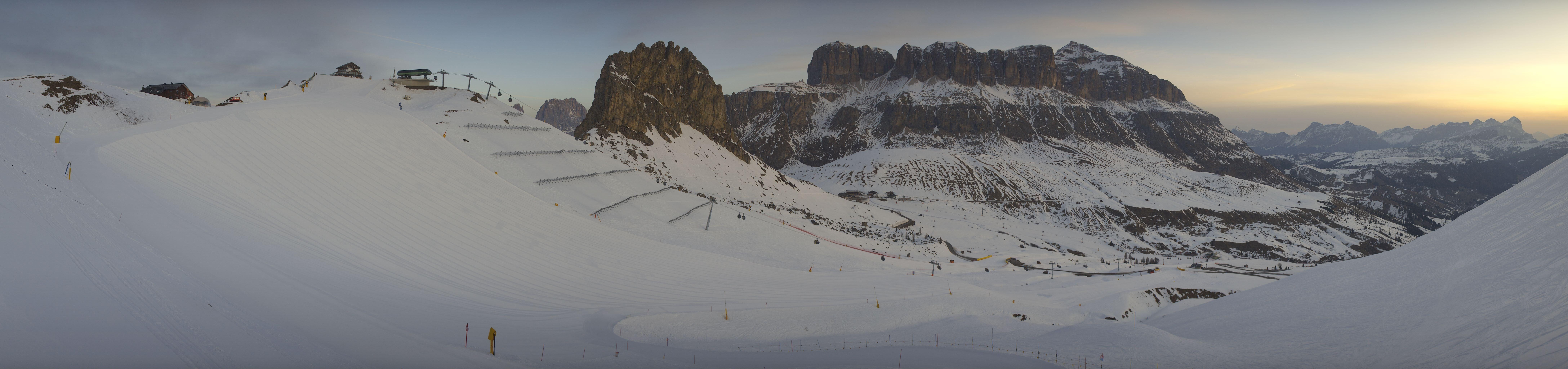 Archiv Foto Webcam Fassatal Panorama - Pordoi Pass