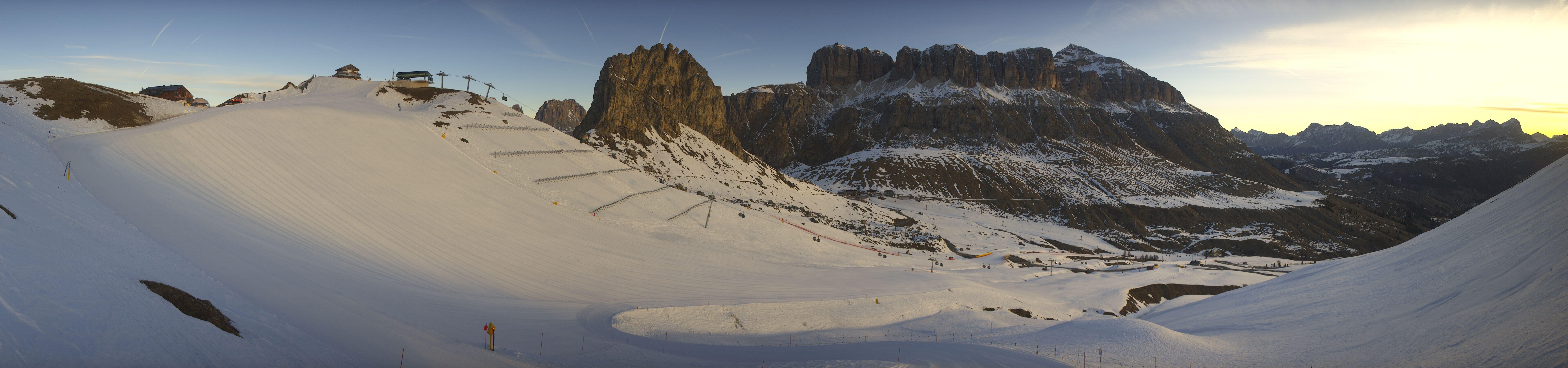 Archiv Foto Webcam Fassatal Panorama - Pordoi Pass
