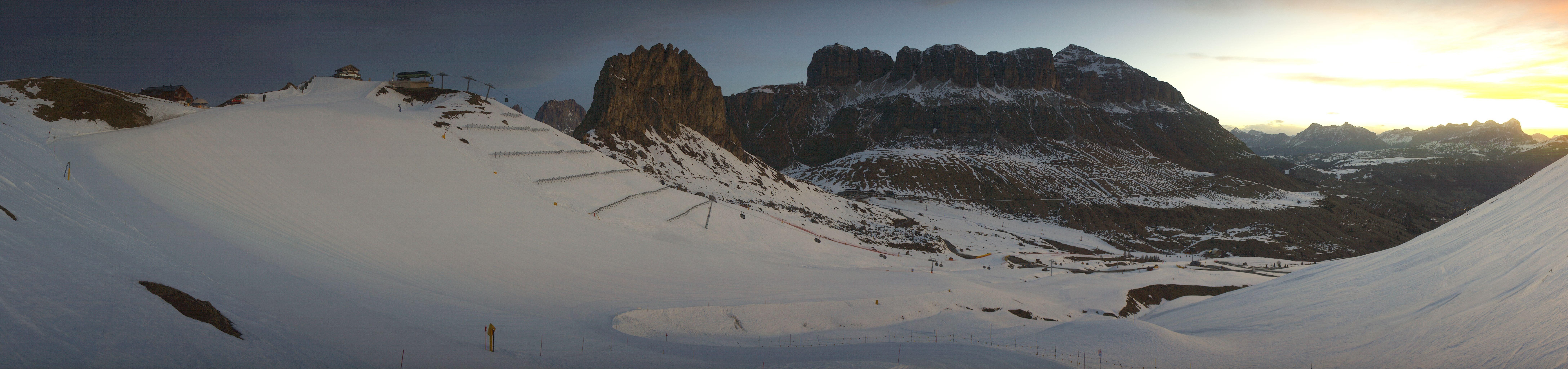 Archiv Foto Webcam Fassatal Panorama - Pordoi Pass