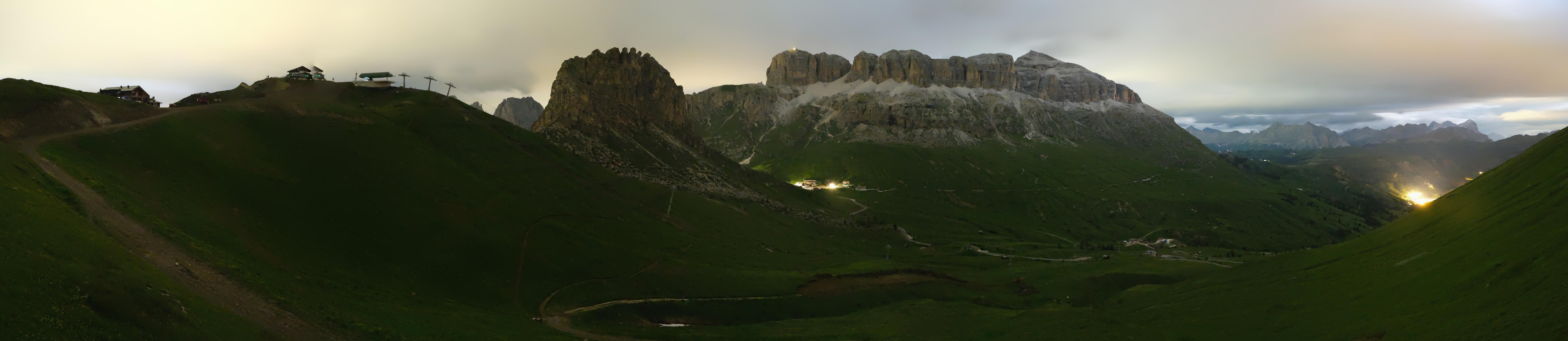 Archiv Foto Webcam Fassatal Panorama - Pordoi Pass