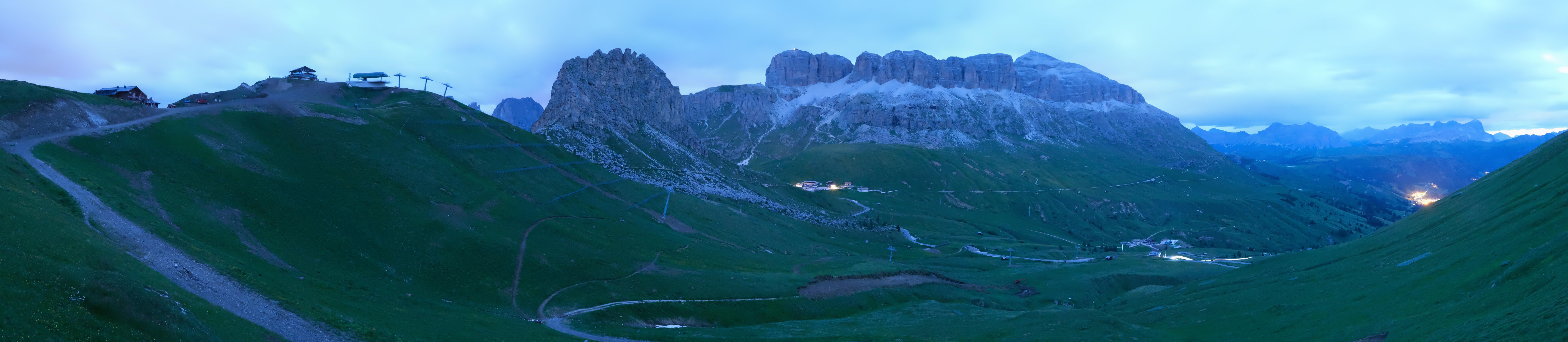 Archiv Foto Webcam Fassatal Panorama - Pordoi Pass