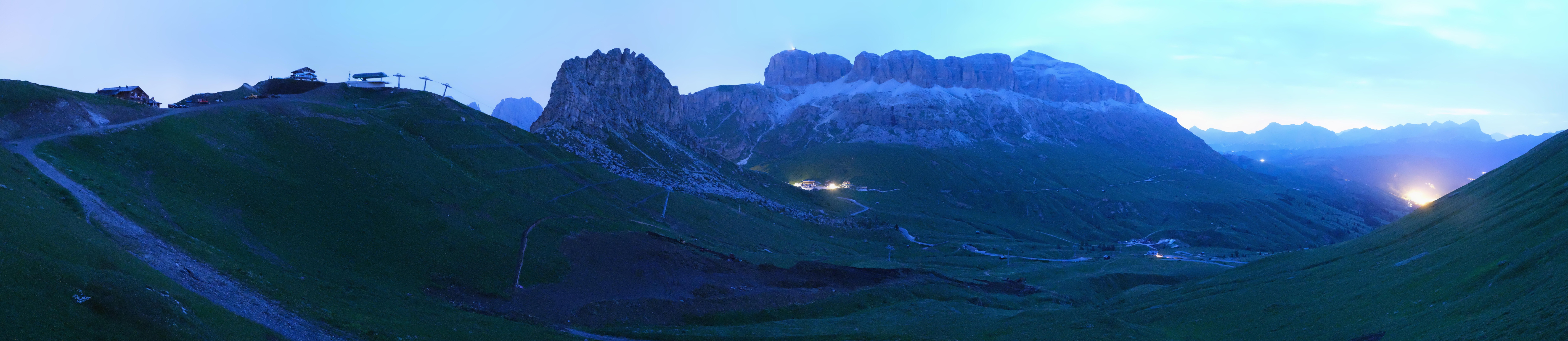 Archiv Foto Webcam Fassatal Panorama - Pordoi Pass