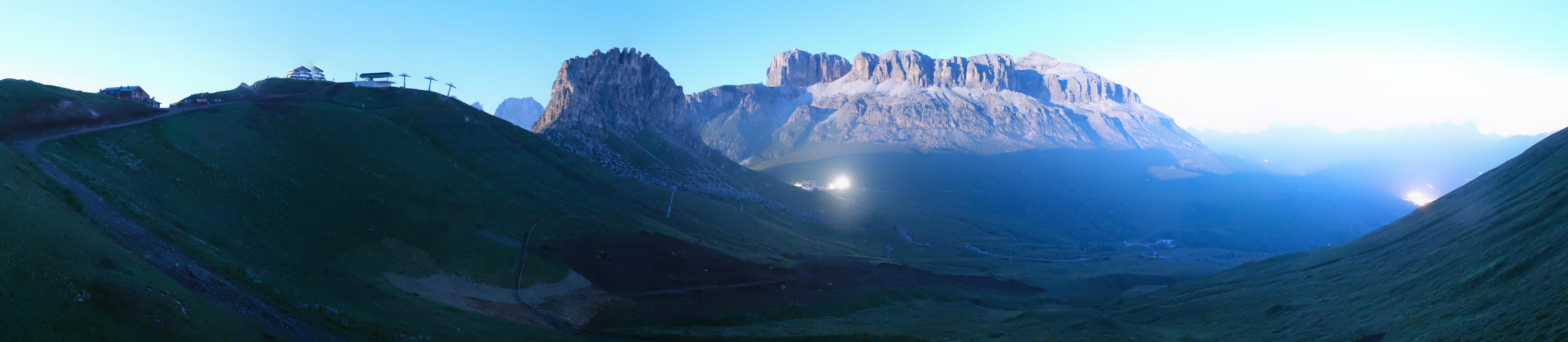 Archiv Foto Webcam Fassatal Panorama - Pordoi Pass
