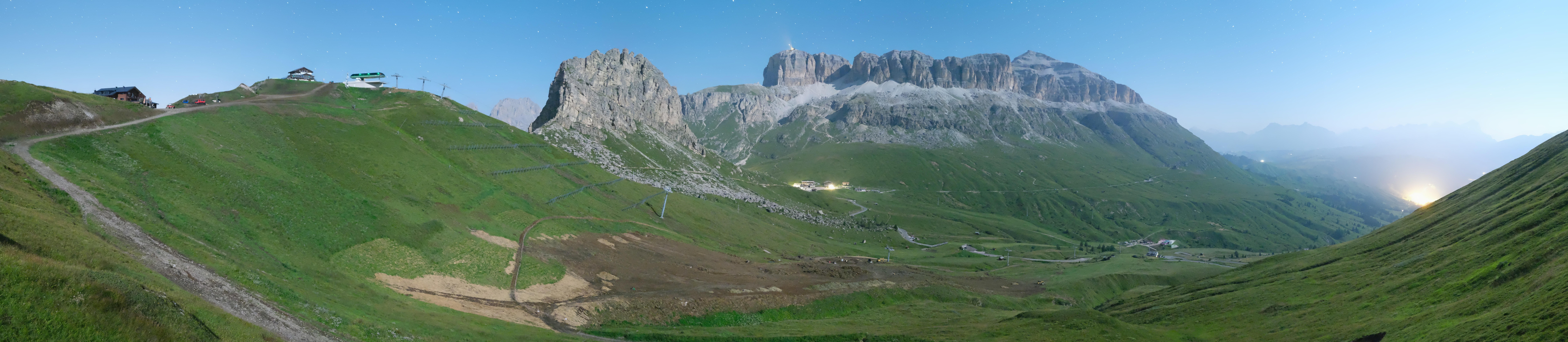 Archiv Foto Webcam Fassatal Panorama - Pordoi Pass