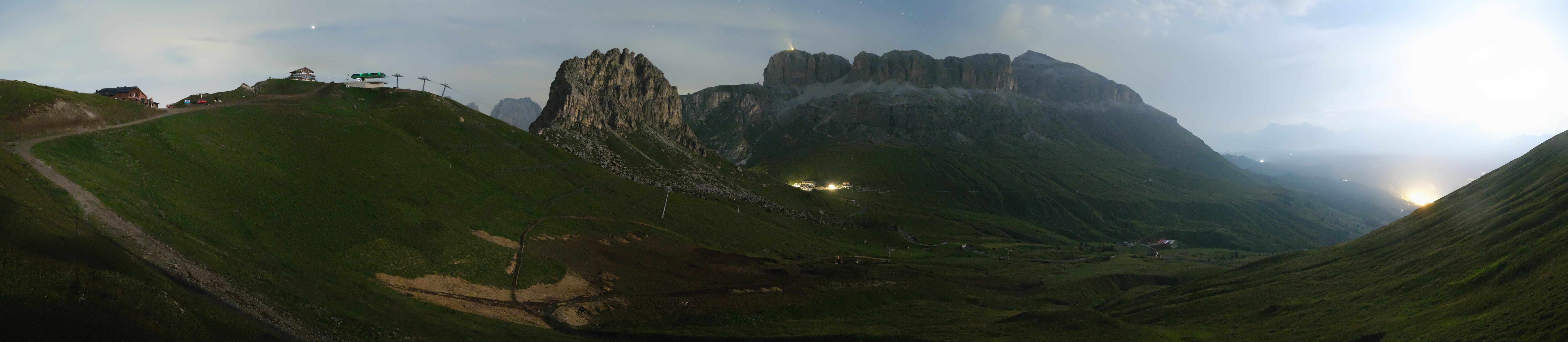 Archiv Foto Webcam Fassatal Panorama - Pordoi Pass