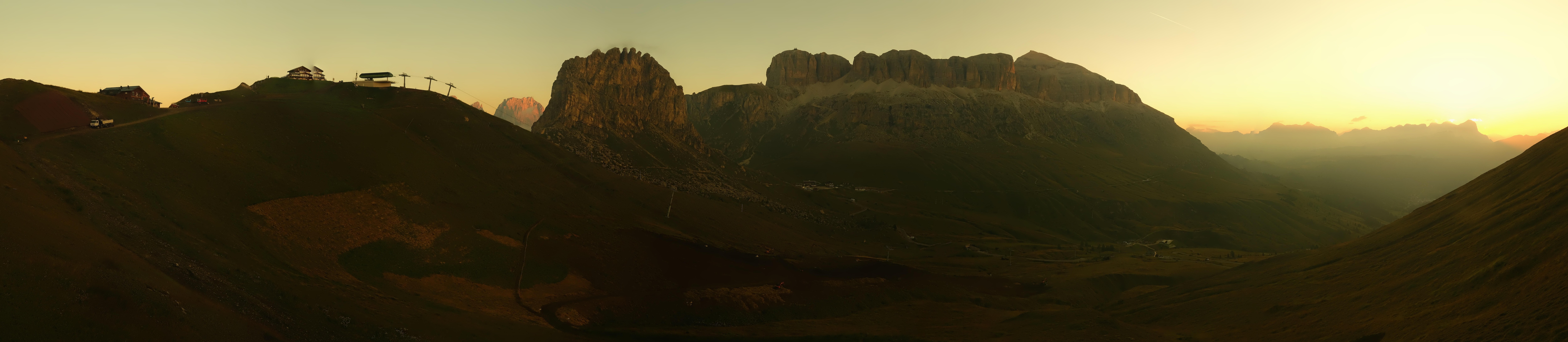 Archiv Foto Webcam Fassatal Panorama - Pordoi Pass