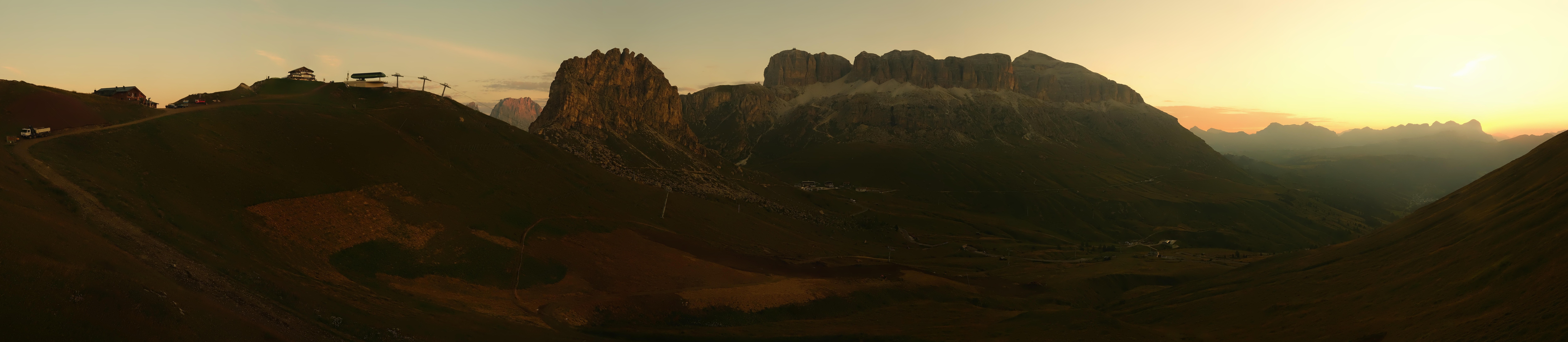 Archiv Foto Webcam Fassatal Panorama - Pordoi Pass