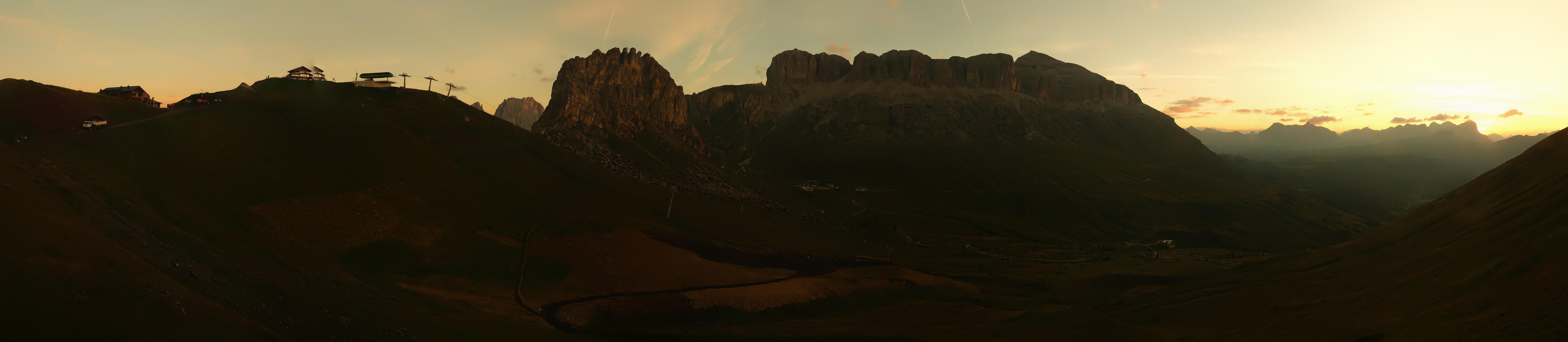 Archiv Foto Webcam Fassatal Panorama - Pordoi Pass