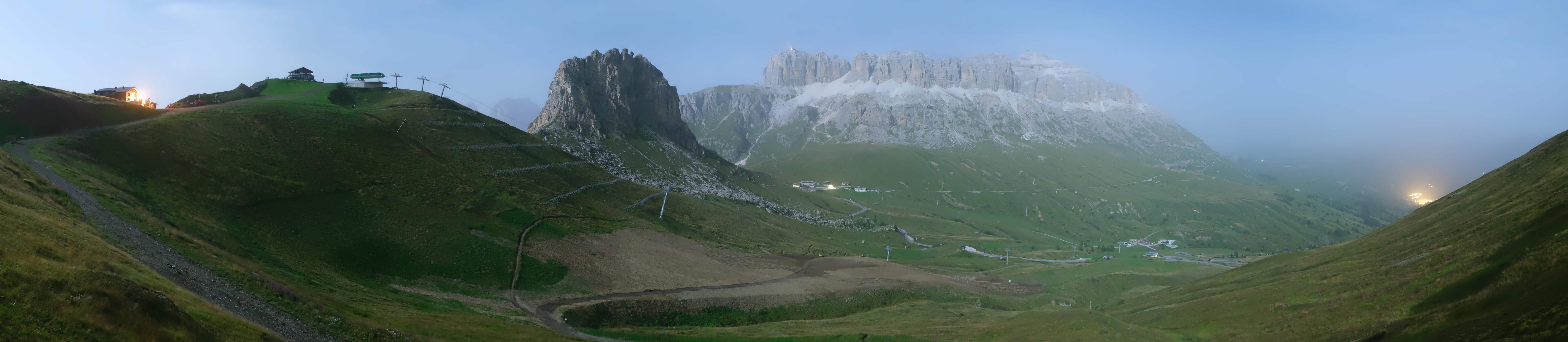 Archiv Foto Webcam Fassatal Panorama - Pordoi Pass