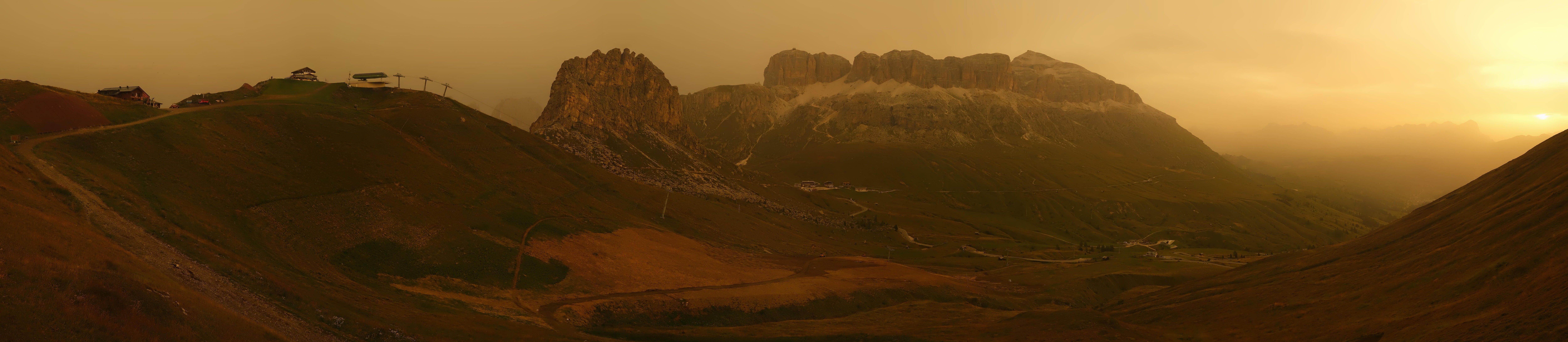 Archiv Foto Webcam Fassatal Panorama - Pordoi Pass