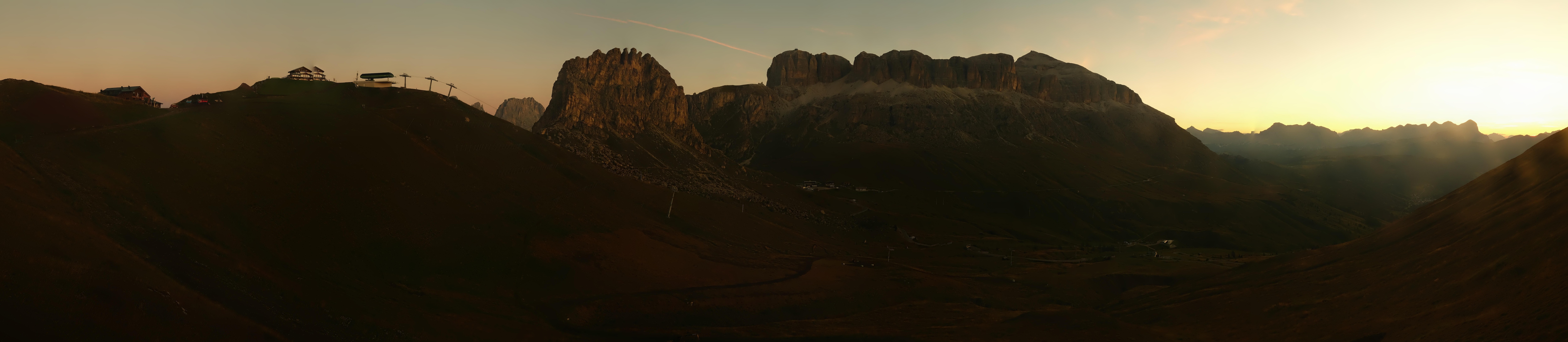 Archiv Foto Webcam Fassatal Panorama - Pordoi Pass