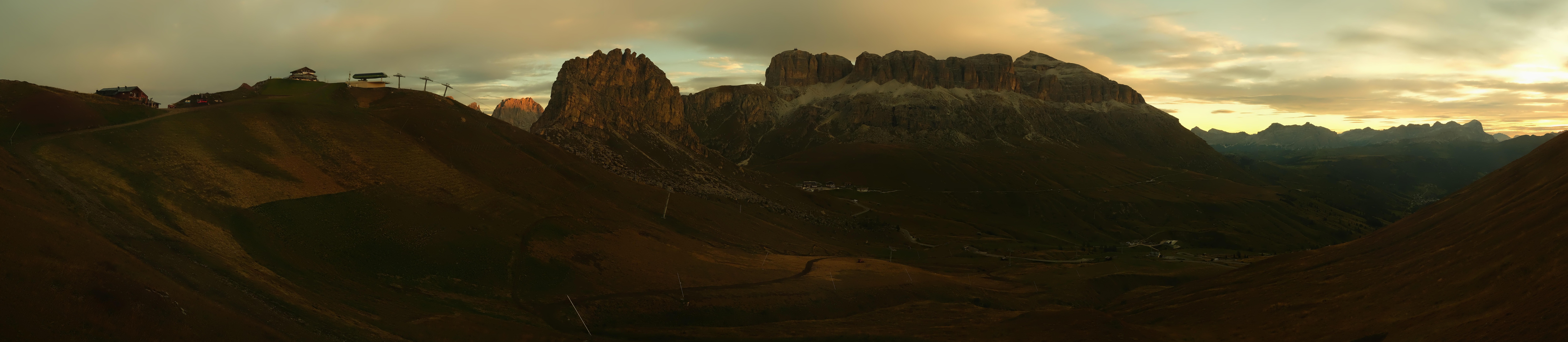 Archiv Foto Webcam Fassatal Panorama - Pordoi Pass